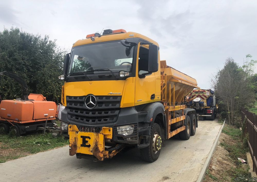 Mercedes-Benz Arocs 3333 6x6 piaskarka solarka econ pług schmidt - Снегоуборочная машина: фото 3 Mercedes-Benz Arocs 3333 6x6 piaskarka solarka econ pług schmidt - Снегоуборочная машина: фото 3
