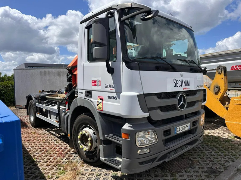 Mercedes-Benz Actros 1836 - Крюковой мультилифт, Автоманипулятор: фото 1 Mercedes-Benz Actros 1836 - Крюковой мультилифт, Автоманипулятор: фото 1