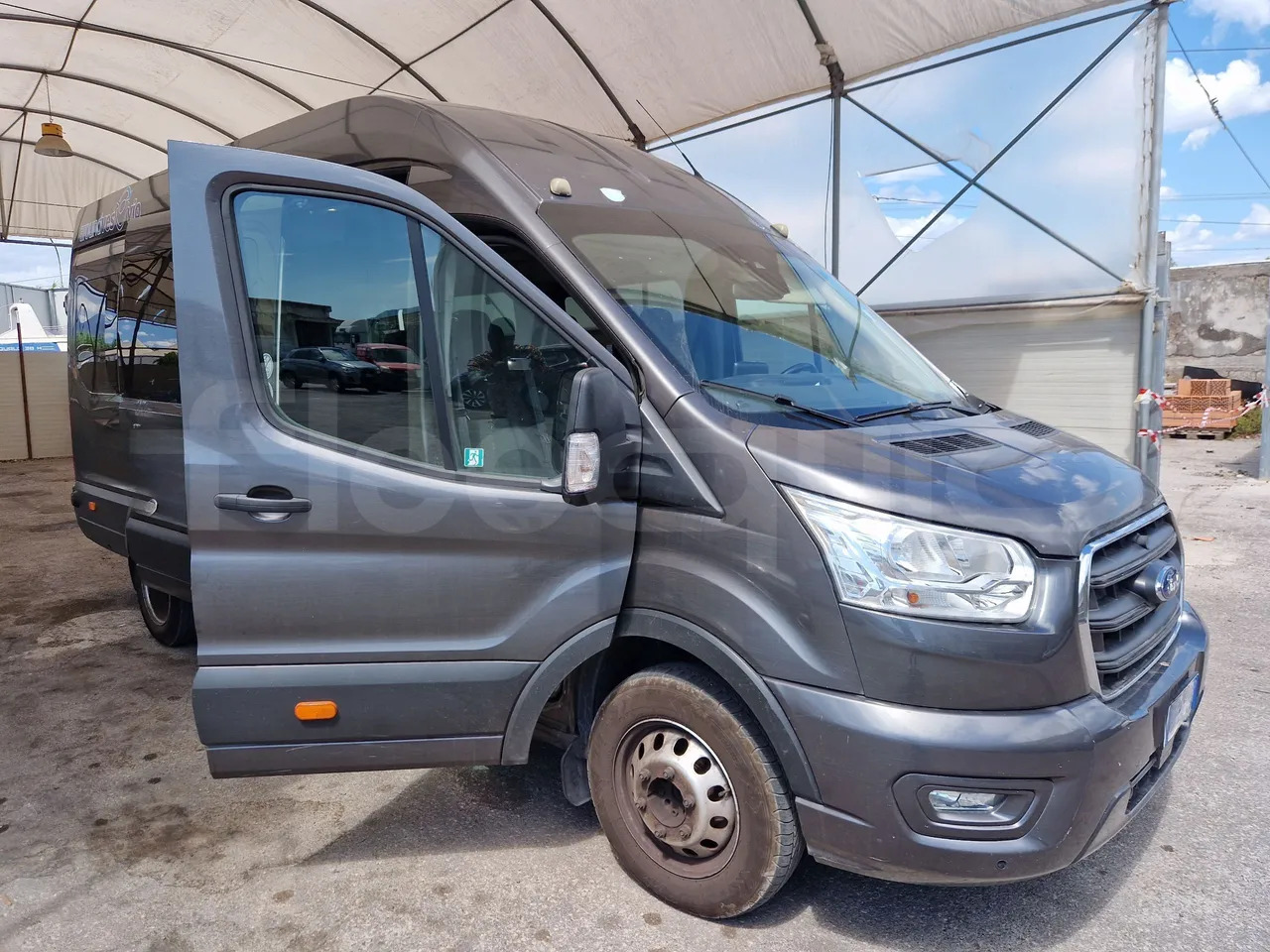 Микроавтобус, Пассажирский фургон Ford Transit: фото 11