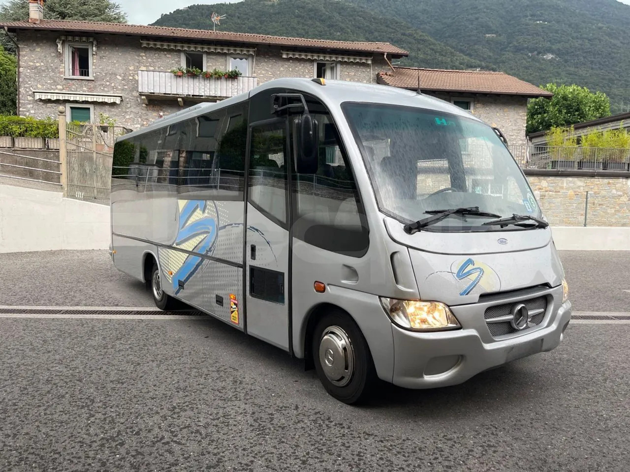 Туристический автобус Mercedes-Benz MB 818 S: фото 1