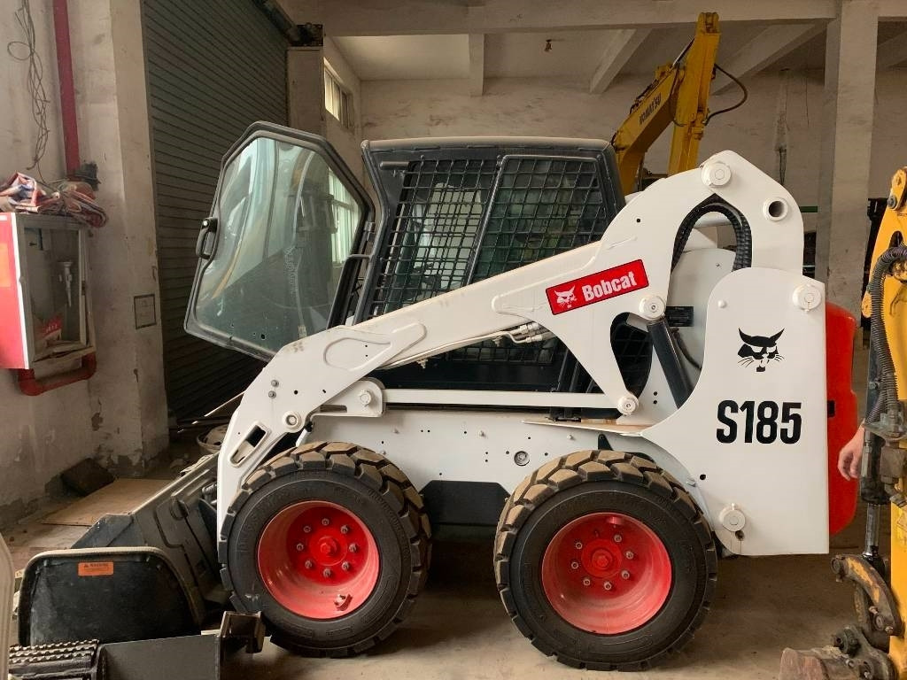 Bobcat S 185 - Мини-погрузчик с бортовым поворотом: фото 1 Bobcat S 185 - Мини-погрузчик с бортовым поворотом: фото 1