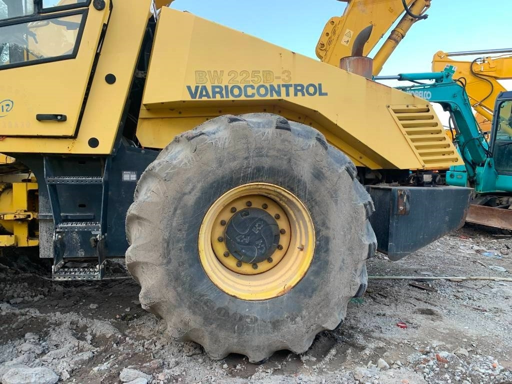Bomag BW 225 D-3 - Дорожный каток: фото 4 Bomag BW 225 D-3 - Дорожный каток: фото 4