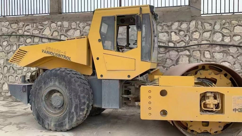 Bomag bw225d-3 - Дорожный каток: фото 1 Bomag bw225d-3 - Дорожный каток: фото 1