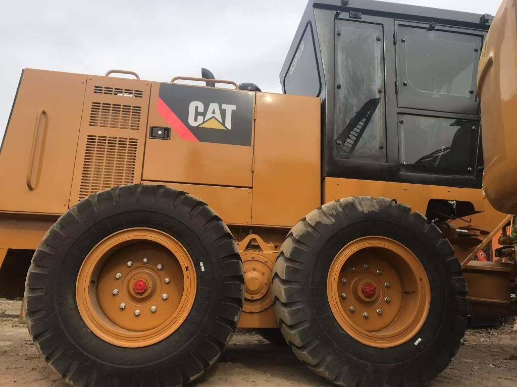 Грейдер CAT 140k: фото 1