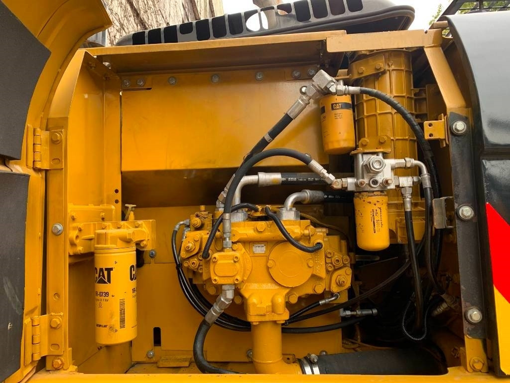 Гусеничный экскаватор CAT 320D2: фото 7