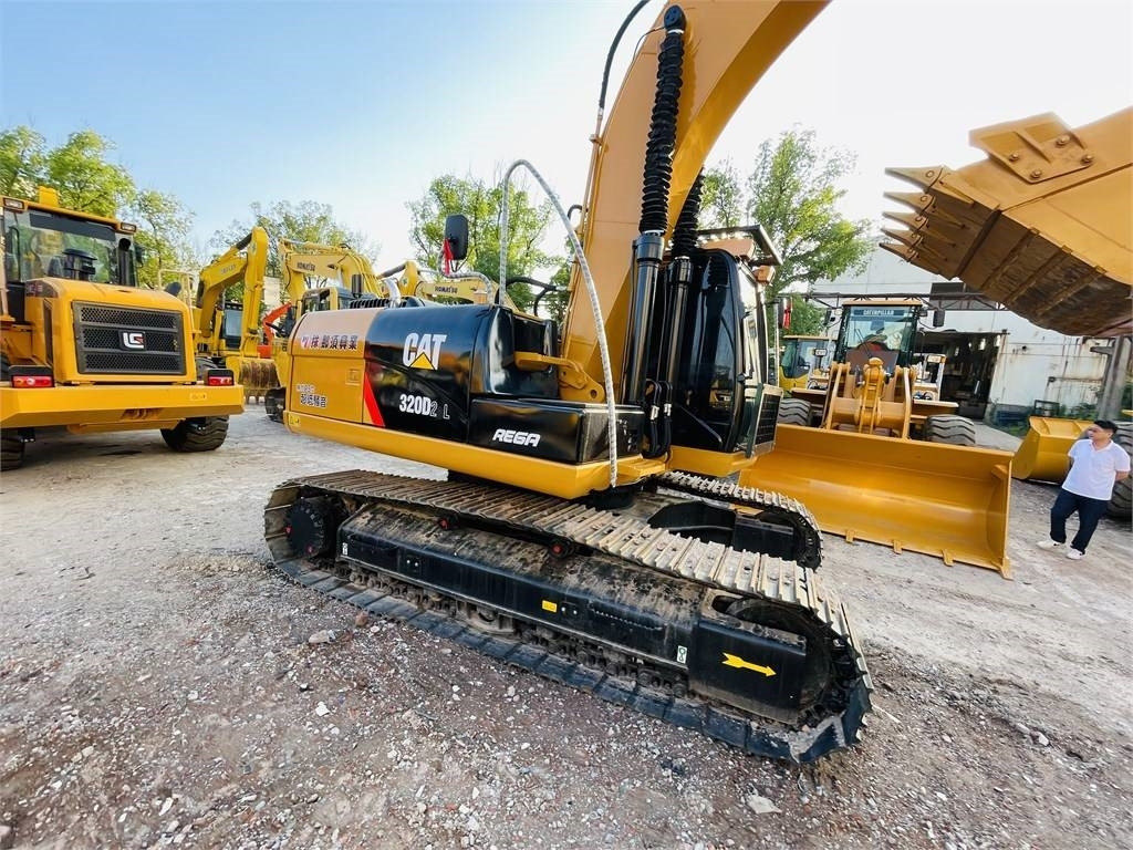 Гусеничный экскаватор CAT 320d2l: фото 11