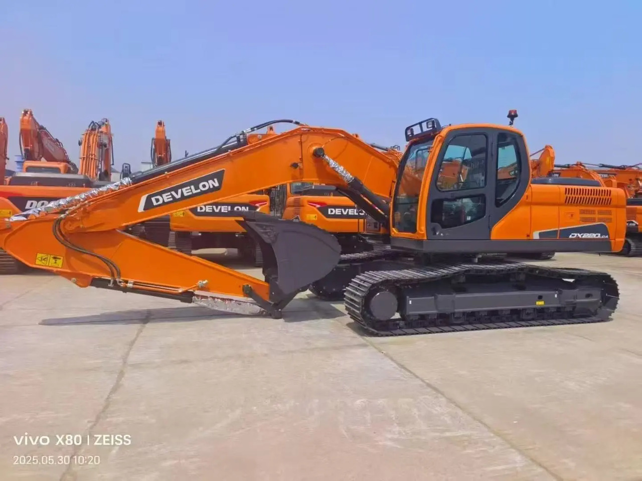 Develon DX220LCA-2M - Экскаватор: фото 1 Develon DX220LCA-2M - Экскаватор: фото 1