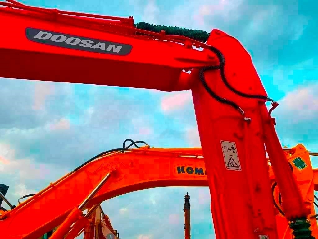 Doosan DX 225 LC  - Гусеничный экскаватор: фото 2 Doosan DX 225 LC  - Гусеничный экскаватор: фото 2
