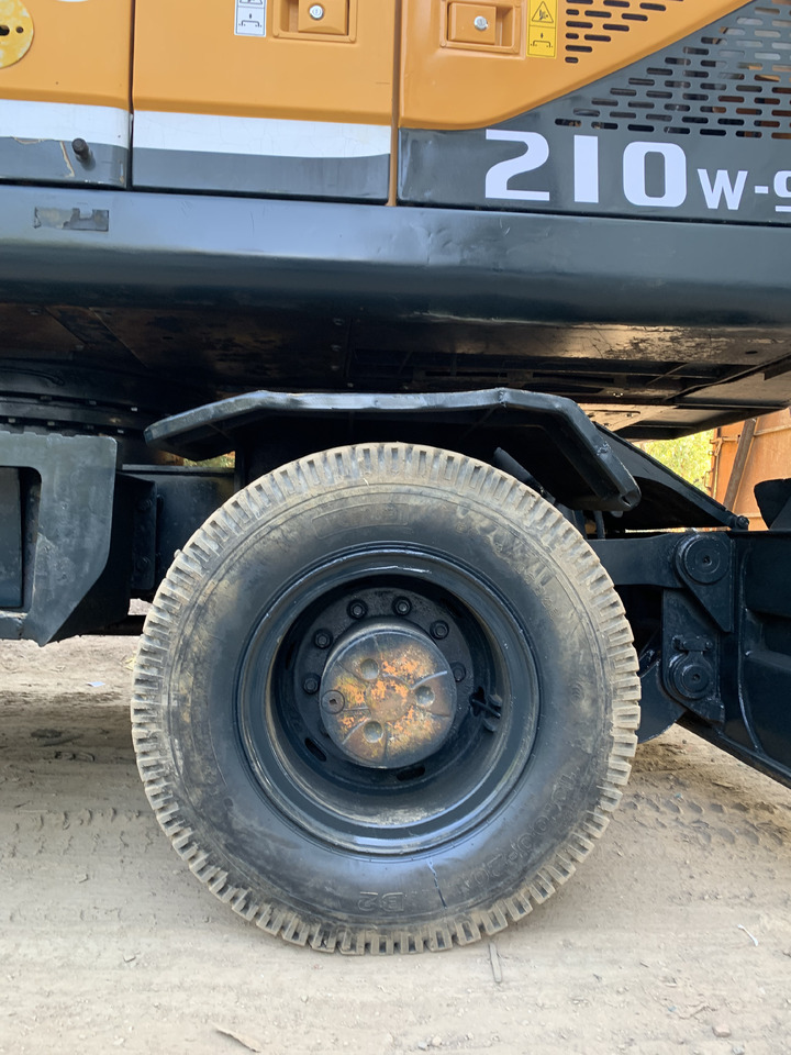 HYUNDAI R210W-9 - Колёсный экскаватор: фото 2 HYUNDAI R210W-9 - Колёсный экскаватор: фото 2