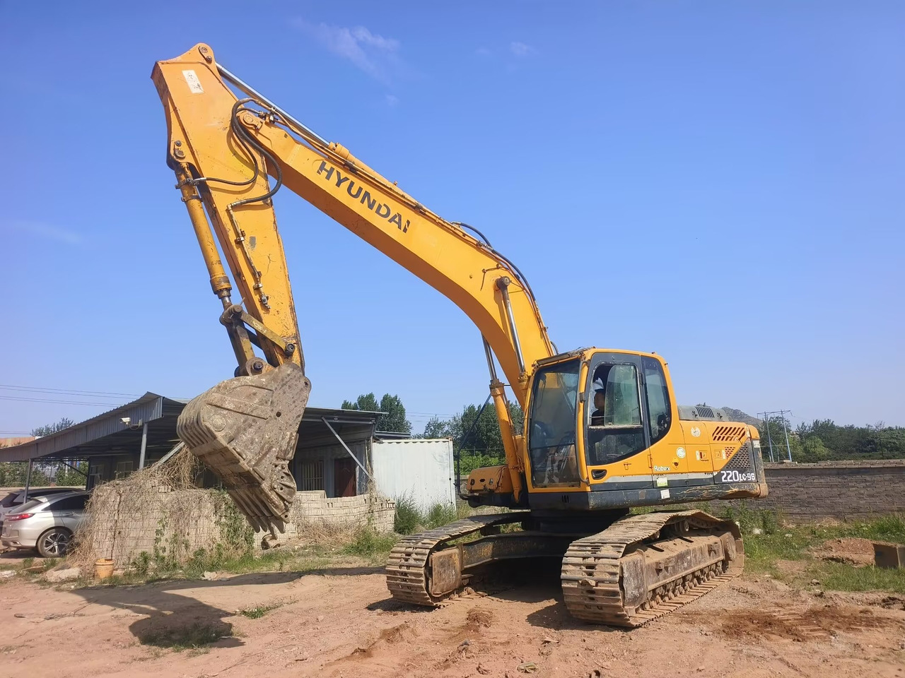 Hyundai 220LC - Экскаватор: фото 1 Hyundai 220LC - Экскаватор: фото 1