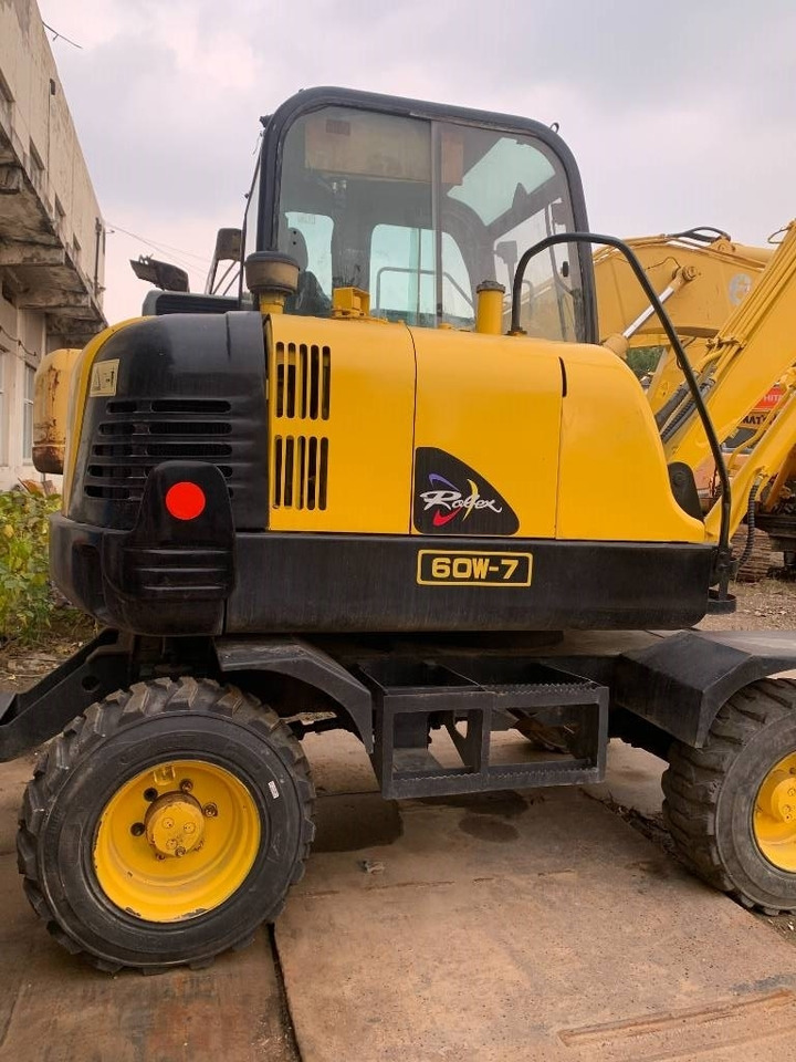Hyundai Robex 60 W-7 - Колёсный экскаватор: фото 3 Hyundai Robex 60 W-7 - Колёсный экскаватор: фото 3