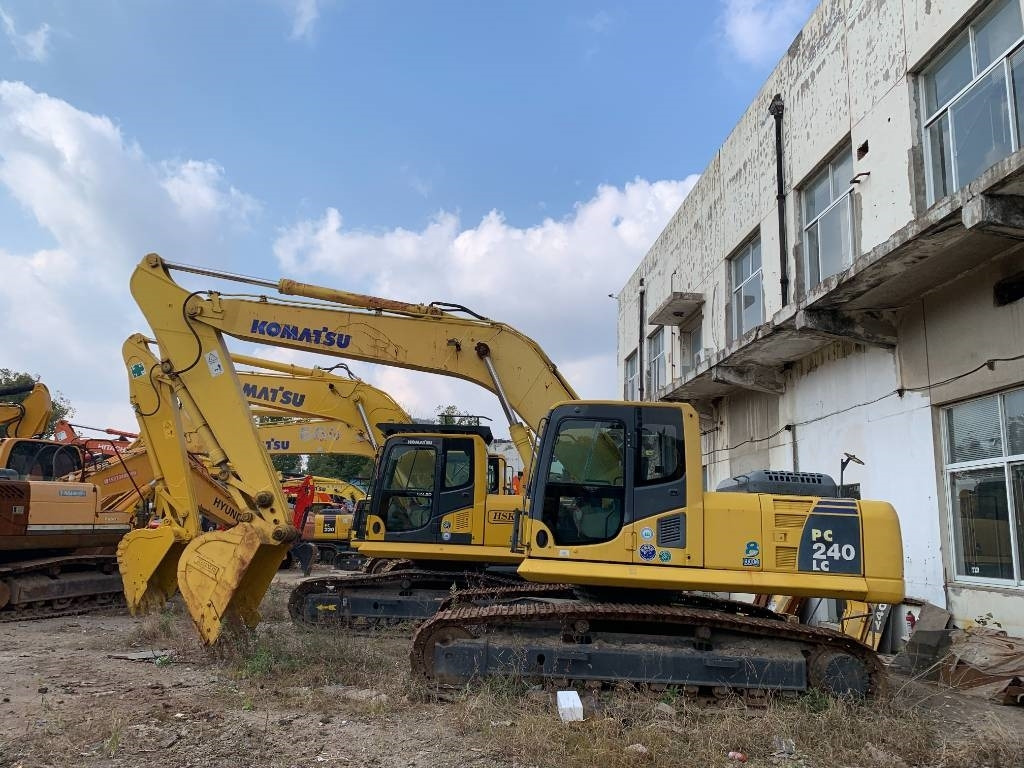 Komatsu PC 240 - Гусеничный экскаватор: фото 2 Komatsu PC 240 - Гусеничный экскаватор: фото 2