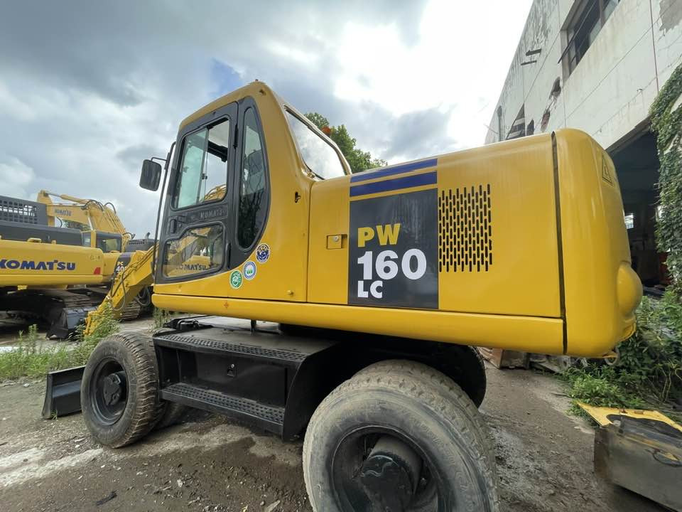 Komatsu PC160LC - Колёсный экскаватор: фото 1 Komatsu PC160LC - Колёсный экскаватор: фото 1