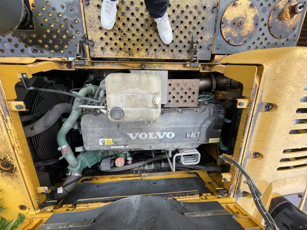 Колёсный экскаватор VOLVO EC380DL: фото 8