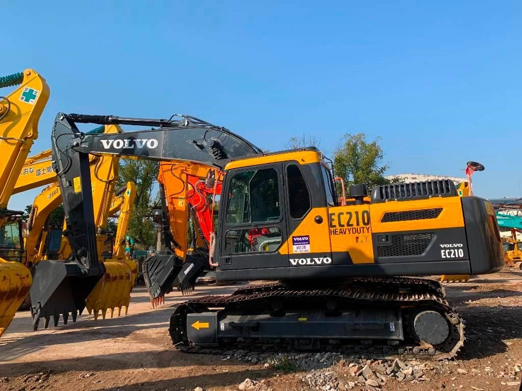 Volvo EC 210 - Гусеничный экскаватор: фото 1 Volvo EC 210 - Гусеничный экскаватор: фото 1