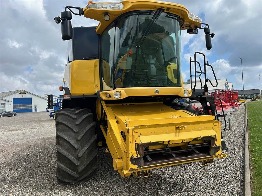 New Holland CX860 SLH - Зерноуборочный комбайн: фото 2 New Holland CX860 SLH - Зерноуборочный комбайн: фото 2