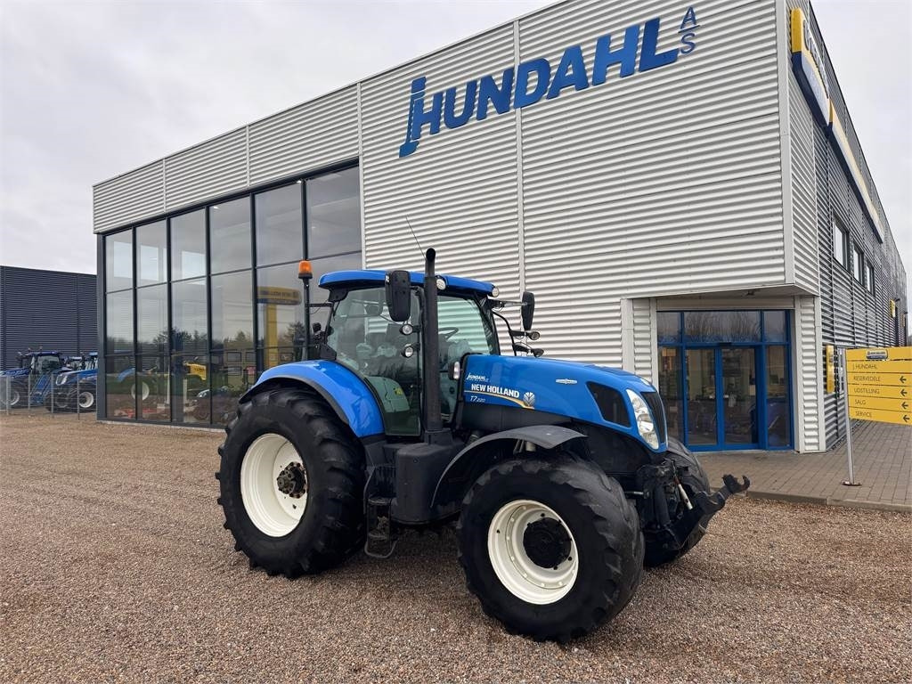New Holland T7.220 AC - Трактор: фото 1 New Holland T7.220 AC - Трактор: фото 1