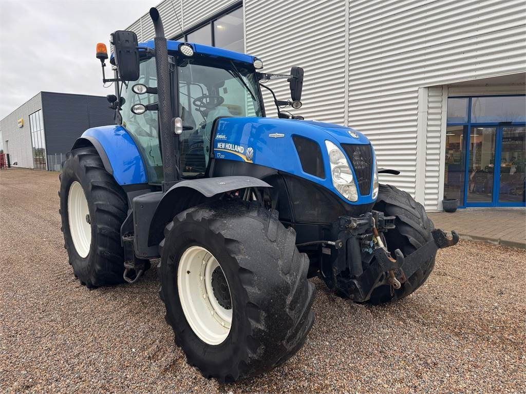 New Holland T7.220 AC - Трактор: фото 2 New Holland T7.220 AC - Трактор: фото 2