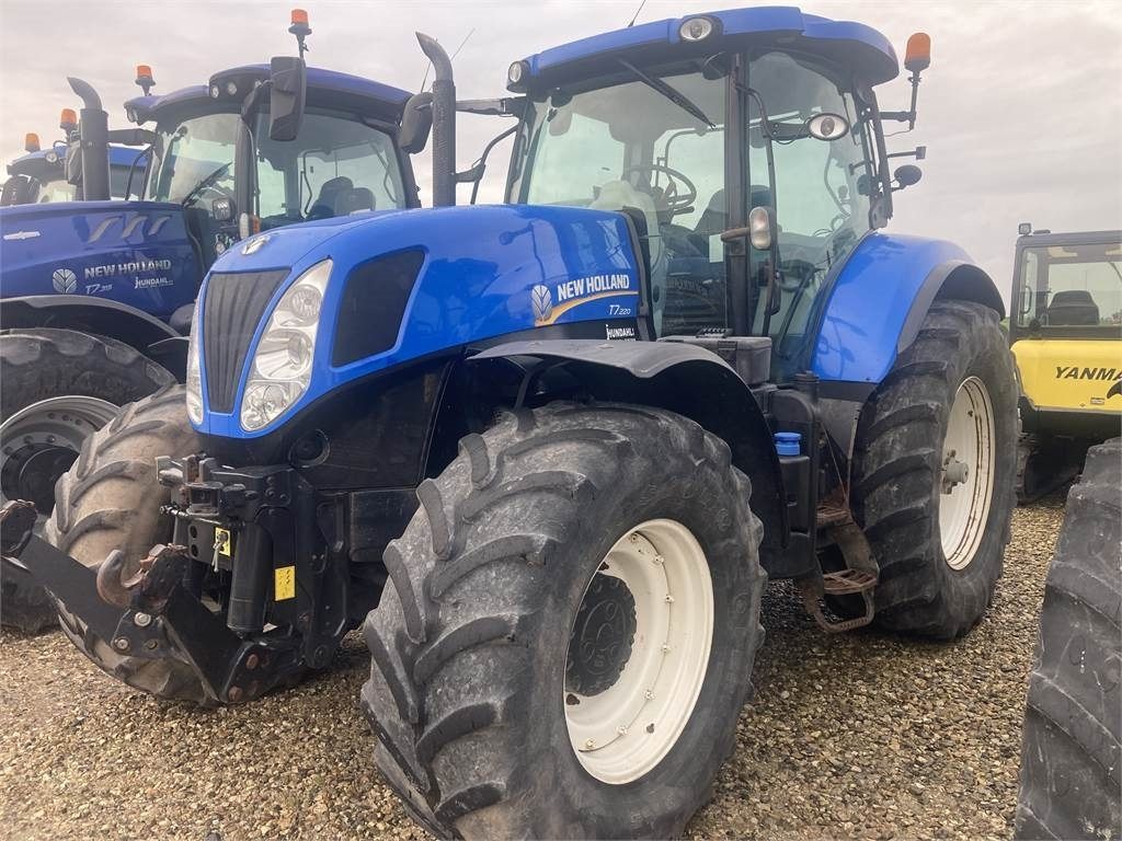New Holland T7.220 CLASSIC - Трактор: фото 2 New Holland T7.220 CLASSIC - Трактор: фото 2