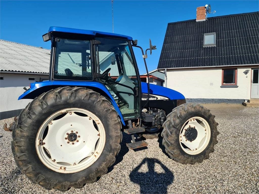 New Holland TL100-4WD - Трактор: фото 1 New Holland TL100-4WD - Трактор: фото 1