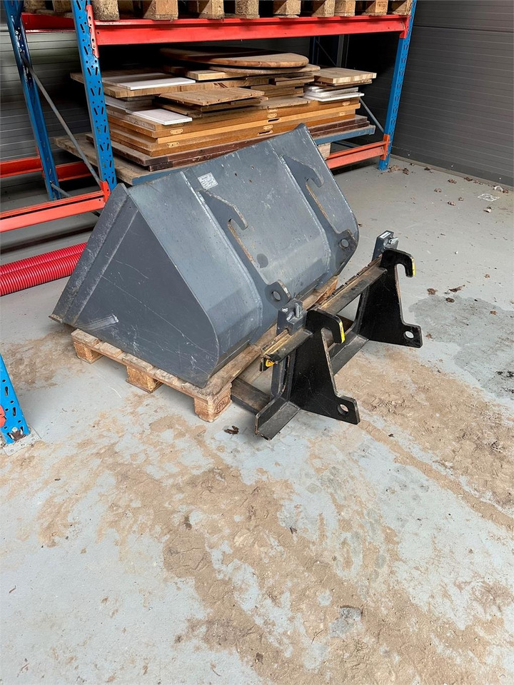 VM Loader 1026 LXE ELECTRIC - Компактный фронтальный погрузчик: фото 4 VM Loader 1026 LXE ELECTRIC - Компактный фронтальный погрузчик: фото 4