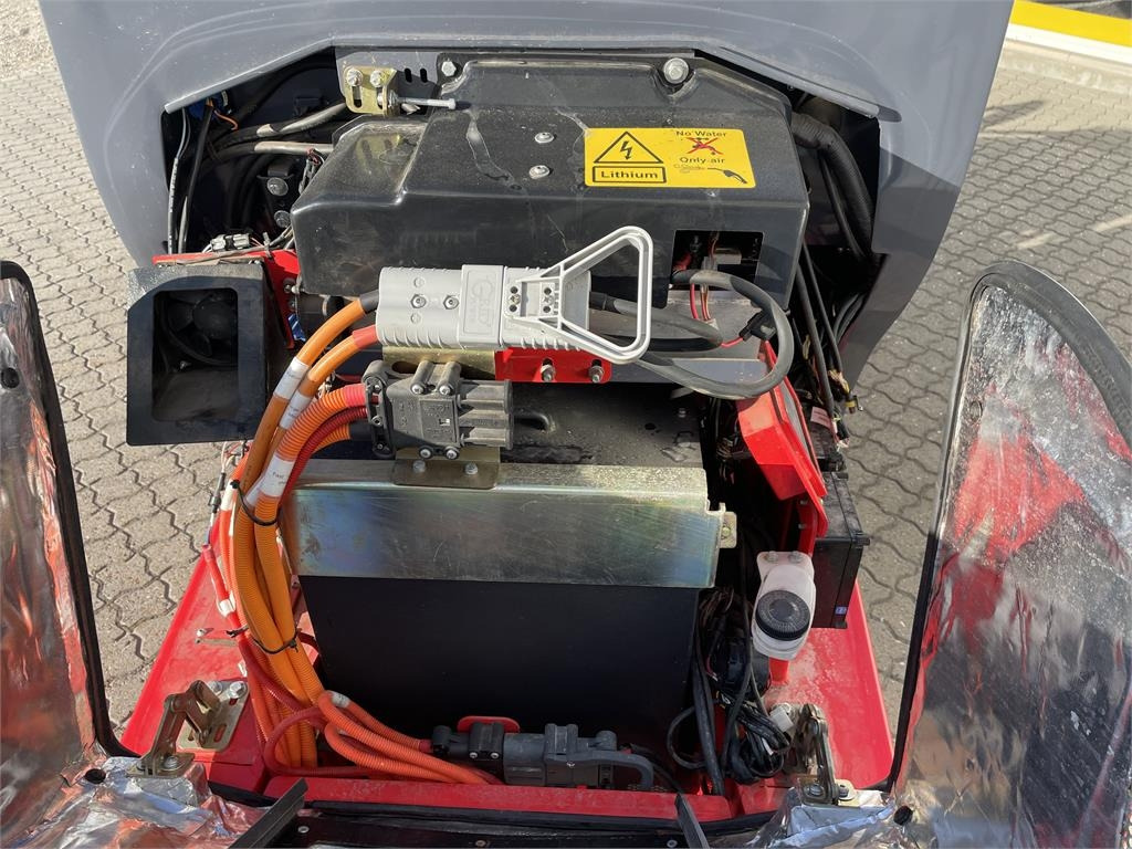 VM Loader 1026 LXE ELECTRIC - Компактный фронтальный погрузчик: фото 3 VM Loader 1026 LXE ELECTRIC - Компактный фронтальный погрузчик: фото 3