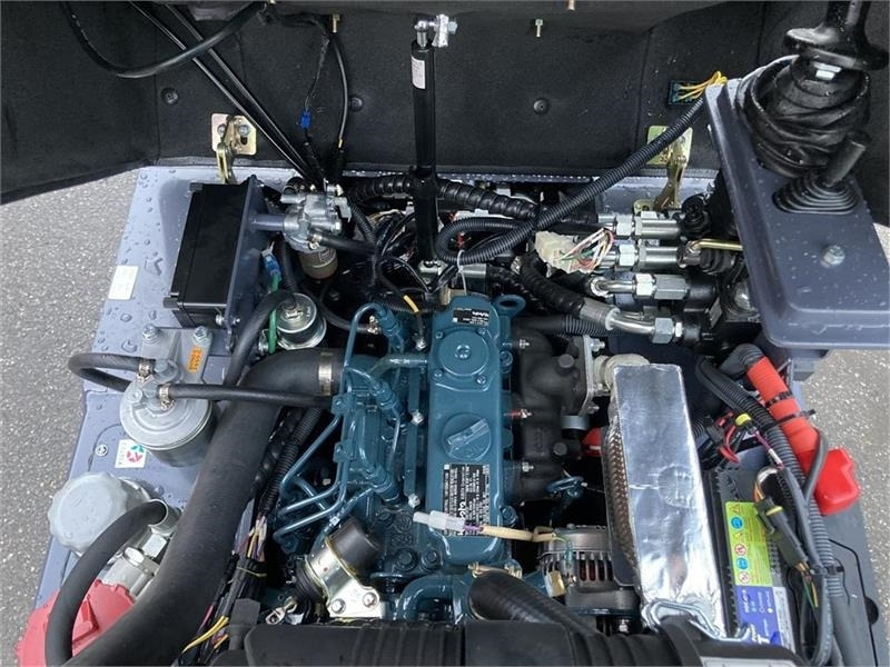 Eurotrac W10 STAGE 5 m. skovl og pallgafler - Компактный фронтальный погрузчик: фото 5 Eurotrac W10 STAGE 5 m. skovl og pallgafler - Компактный фронтальный погрузчик: фото 5