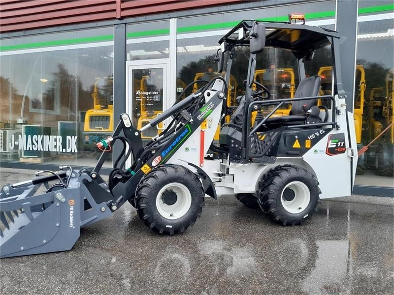Eurotrac W11-E - Компактный фронтальный погрузчик: фото 1 Eurotrac W11-E - Компактный фронтальный погрузчик: фото 1