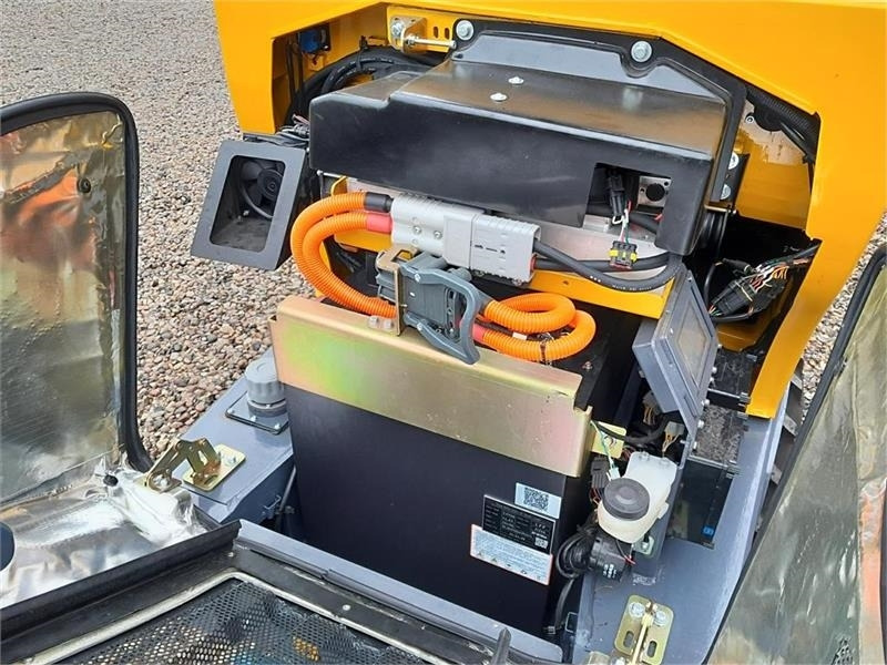 Eurotrac W11 ELEKTRISK - Компактный фронтальный погрузчик: фото 4 Eurotrac W11 ELEKTRISK - Компактный фронтальный погрузчик: фото 4