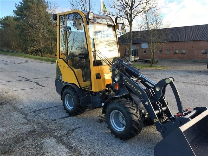 Eurotrac W11 Lav tårn og førerhus - Компактный фронтальный погрузчик: фото 3 Eurotrac W11 Lav tårn og førerhus - Компактный фронтальный погрузчик: фото 3