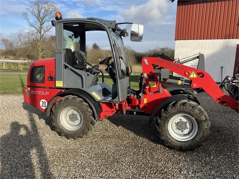 Weidemann 2070 LP - Компактный фронтальный погрузчик: фото 1 Weidemann 2070 LP - Компактный фронтальный погрузчик: фото 1