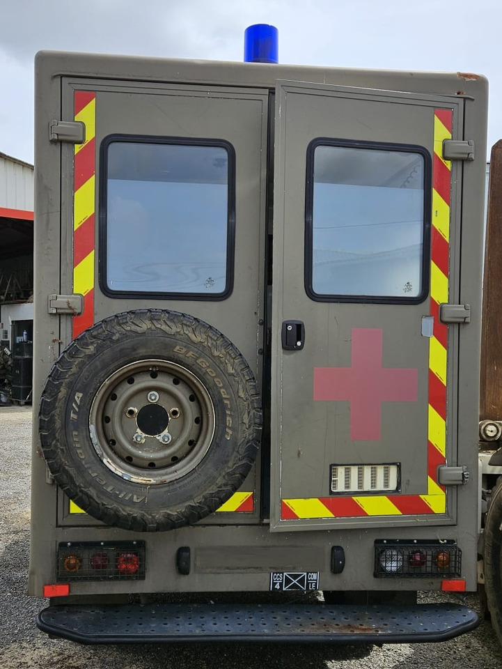 LAND ROVER Défender Ambulance - Коммерческий автомобиль: фото 4 LAND ROVER Défender Ambulance - Коммерческий автомобиль: фото 4