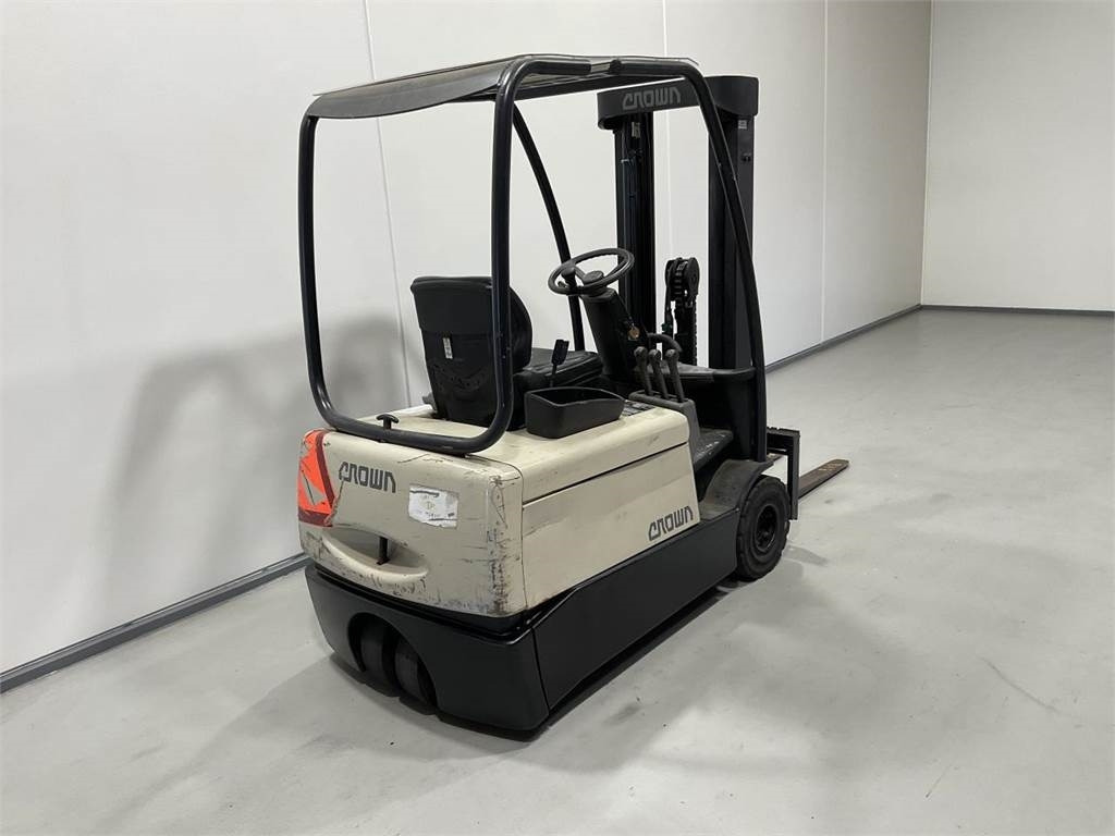 Crown SC3016-1,6 - Электропогрузчик: фото 2 Crown SC3016-1,6 - Электропогрузчик: фото 2