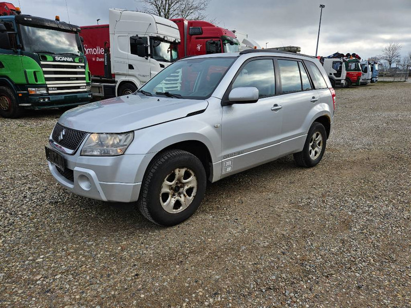 Suzuki Grand Vitara 2,0 GLX aut. Van 5d - Фургон с закрытым кузовом: фото 1 Suzuki Grand Vitara 2,0 GLX aut. Van 5d - Фургон с закрытым кузовом: фото 1