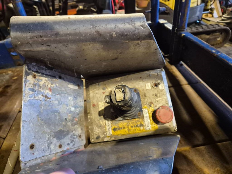 UpRight 2 persons lift - Ножничный подъемник: фото 5 UpRight 2 persons lift - Ножничный подъемник: фото 5