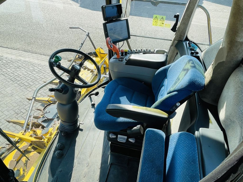New Holland FR700 Forage Harvester 10 Row header - Кормоуборочный комбайн: фото 3 New Holland FR700 Forage Harvester 10 Row header - Кормоуборочный комбайн: фото 3