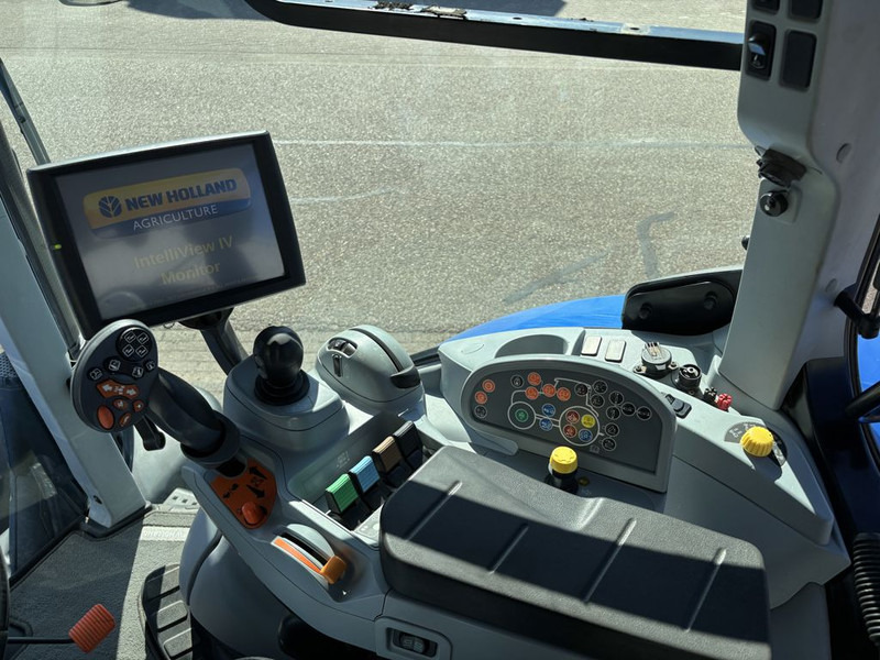 Трактор New Holland T7.245 Auto Command MY18: фото 14 Трактор New Holland T7.245 Auto Command MY18: фото 14