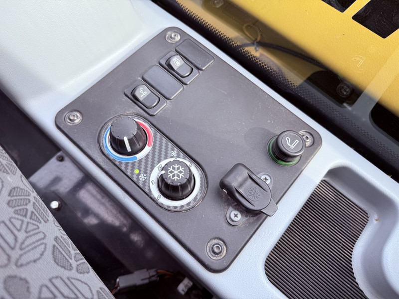 Телескопический погрузчик New Holland TH6.36 PLUS: фото 8 Телескопический погрузчик New Holland TH6.36 PLUS: фото 8