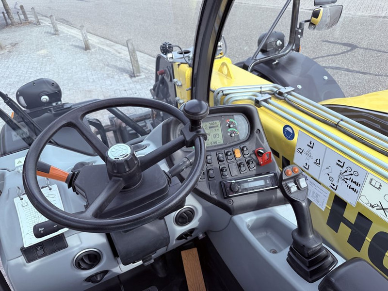 Телескопический погрузчик New Holland TH6.36 PLUS: фото 6 Телескопический погрузчик New Holland TH6.36 PLUS: фото 6