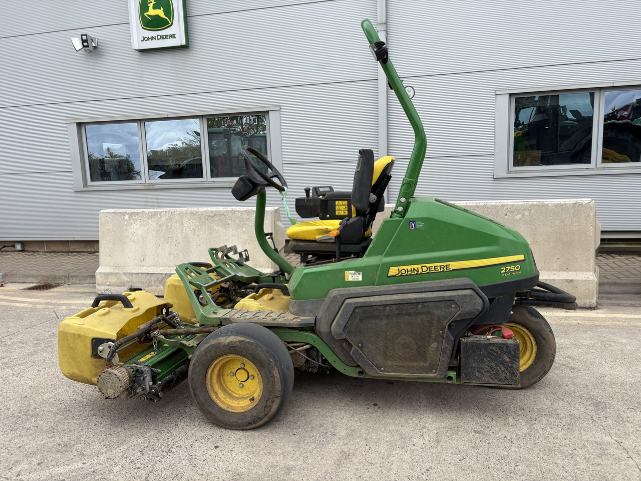John Deere 2750E Triplex - Газонокосилка: фото 1 John Deere 2750E Triplex - Газонокосилка: фото 1