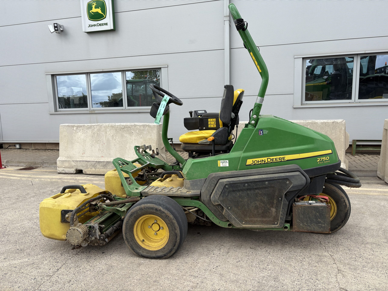 John Deere 2750E Triplex - Газонокосилка: фото 1 John Deere 2750E Triplex - Газонокосилка: фото 1