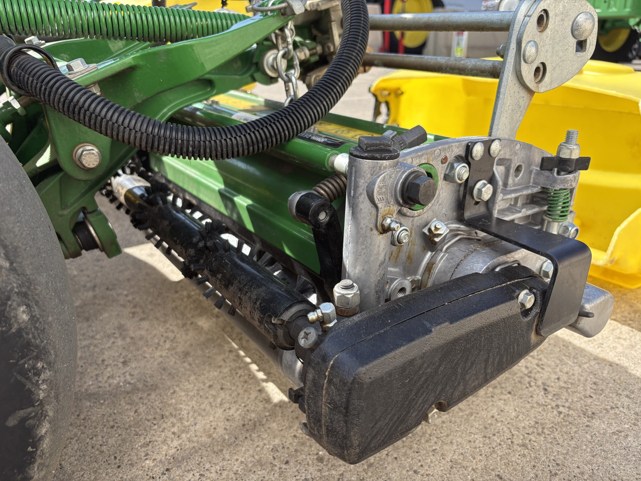 John Deere 2750E Triplex mower - Газонокосилка: фото 4 John Deere 2750E Triplex mower - Газонокосилка: фото 4