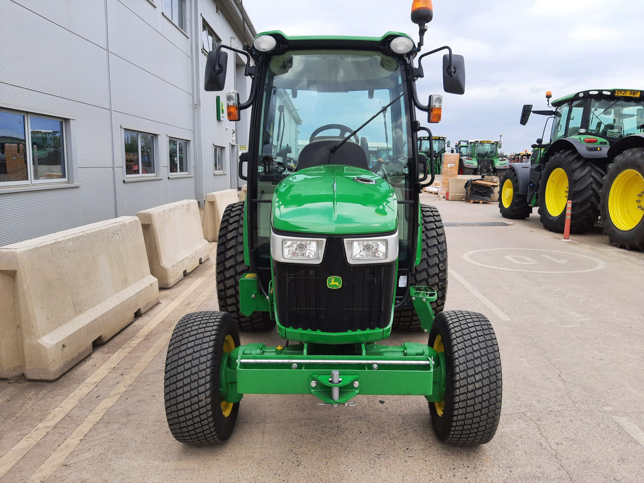 John Deere 4066R Compact Tractor - Минитрактор: фото 2 John Deere 4066R Compact Tractor - Минитрактор: фото 2