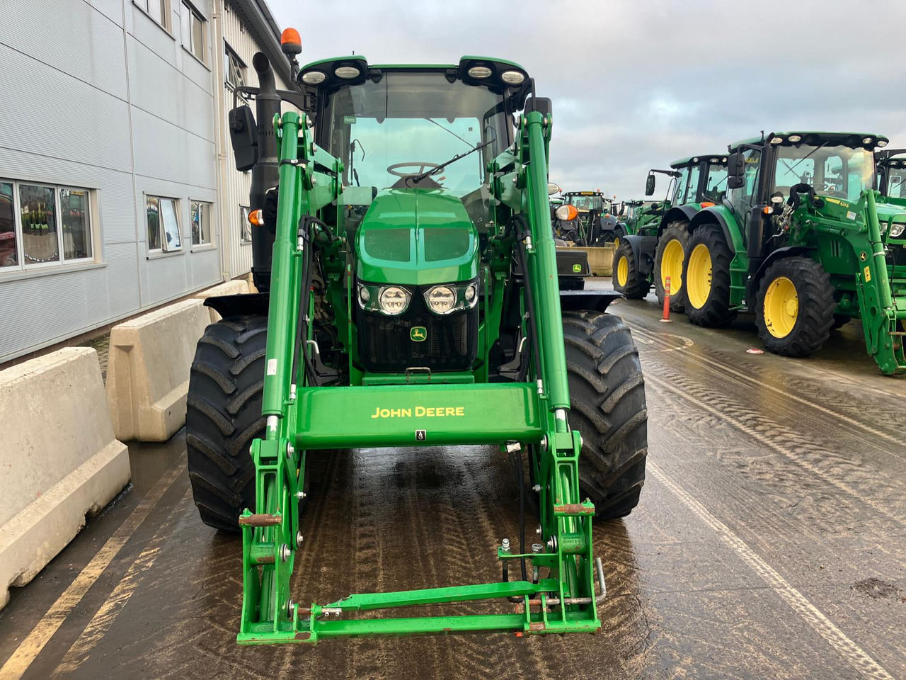 John Deere 6120M - Трактор: фото 3 John Deere 6120M - Трактор: фото 3