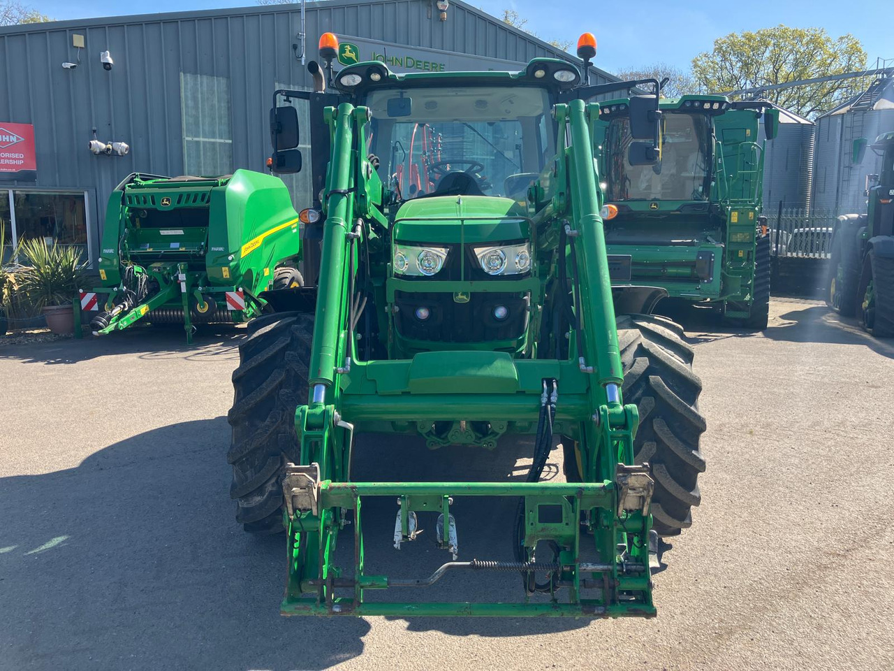 John Deere 6130R - Трактор: фото 4 John Deere 6130R - Трактор: фото 4