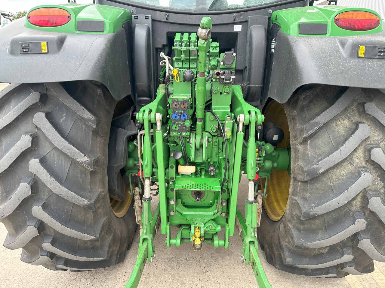 John Deere 6155R - Трактор: фото 5 John Deere 6155R - Трактор: фото 5