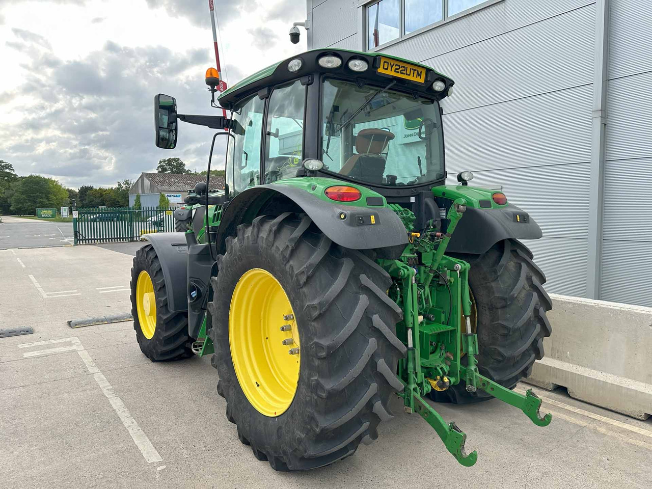 John Deere 6155R - Трактор: фото 3 John Deere 6155R - Трактор: фото 3