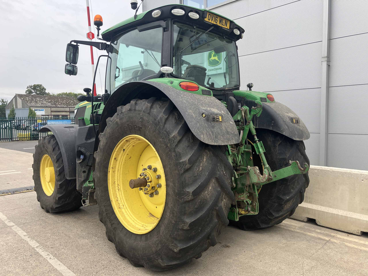 John Deere 6215R - Трактор: фото 3 John Deere 6215R - Трактор: фото 3