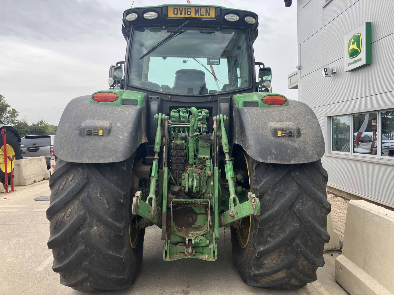 John Deere 6215R - Трактор: фото 4 John Deere 6215R - Трактор: фото 4