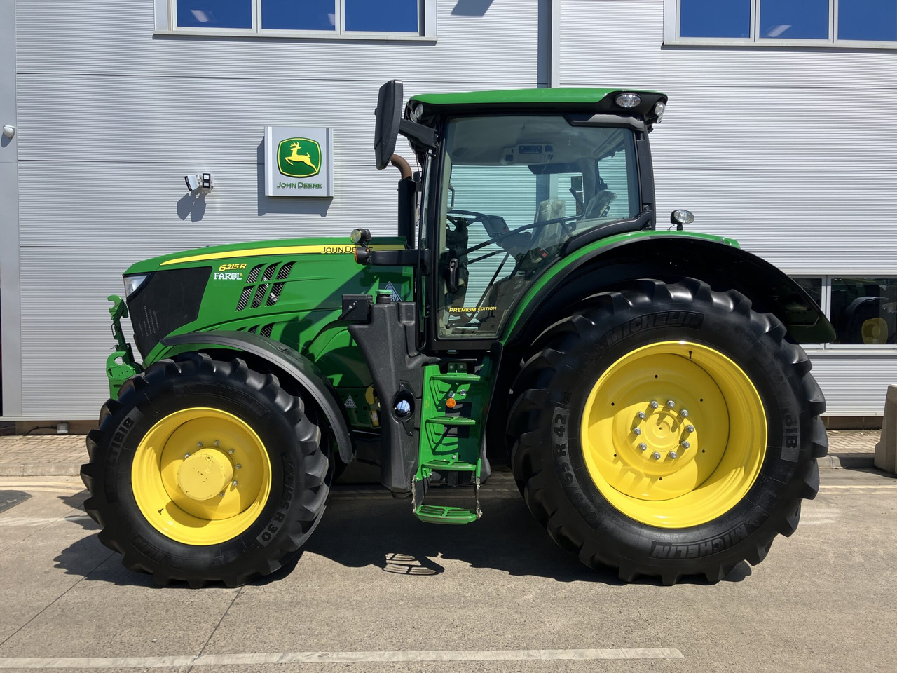 John Deere 6215R - Трактор: фото 2 John Deere 6215R - Трактор: фото 2